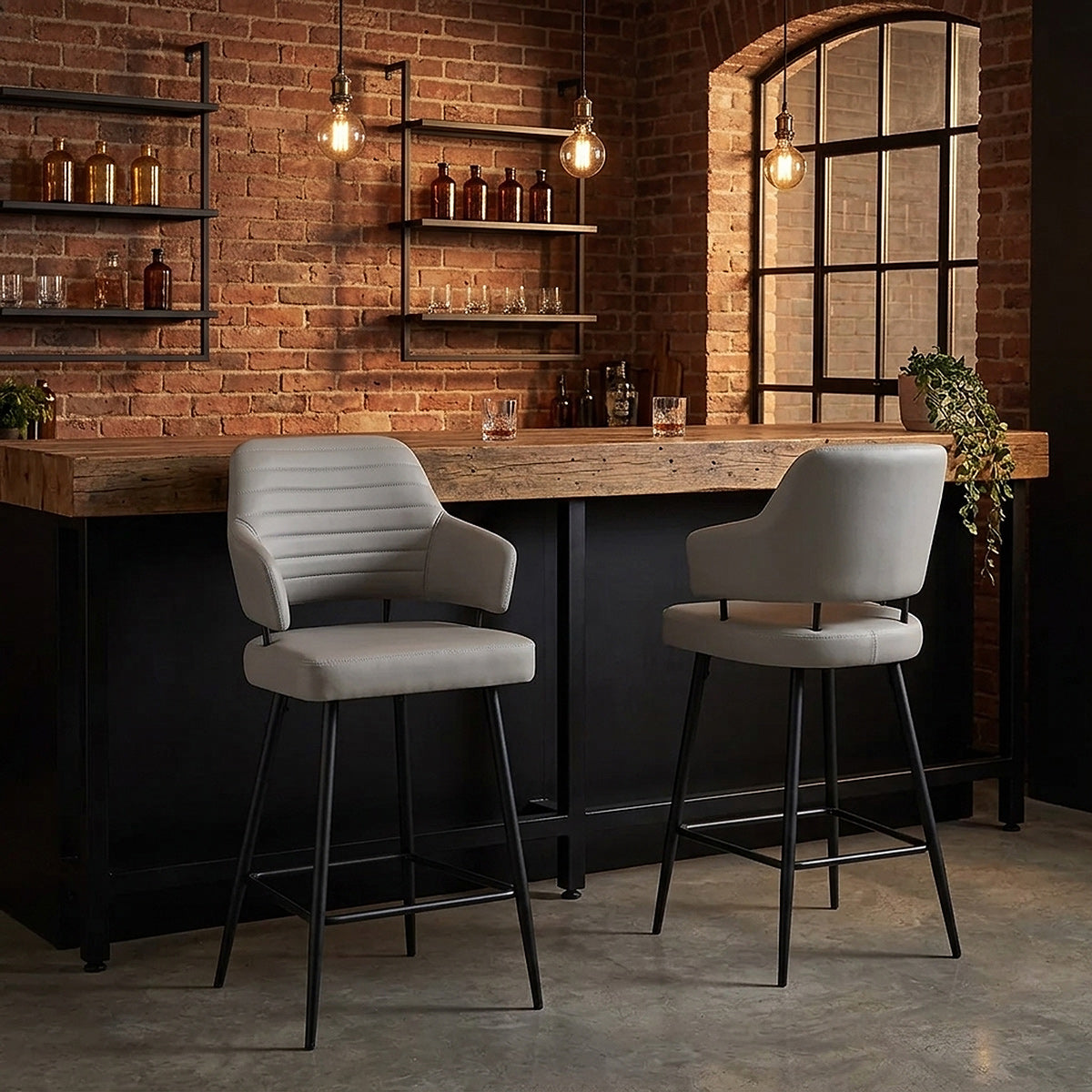 Tabouret Faux Cuir Noir - Hampton Gris Clair