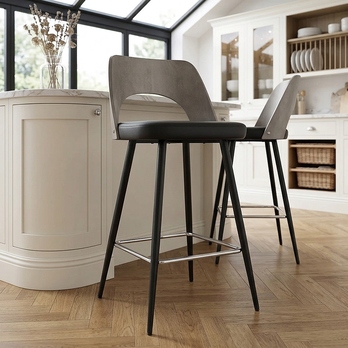 Tabouret Bois Gris et Faux Cuir - Leo Noir 